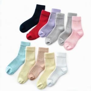 Chaussettes de sport en coton unisexe avec logo personnalisé, respirantes, de haute qualité, streetwear tendance et confortables pour hommes. - Product Image 4