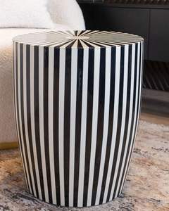 Mesa Auxiliar Sofisticada con Incrustaciones de Hueso y Detalles Hechos a Mano para un Estilo Interior Elegante y Exhibición de Muebles de Primera Calidad - Product Image 6