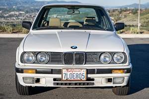 BMW 325i Sedán de 1989 Usado, Sin Reserva, Transmisión Manual de 5 Velocidades, Motor de 6 Cilindros, Propiedad de California - Product Image 2