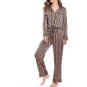 Ensemble de costume de nuit pour femmes de qualité supérieure Tissu confortable et durable pour les vêtements de nuit Ensemble de costume de nuit pour femmes avec un design élégant doux - Product Image 3