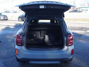 MINI Countryman Cooper S ALL4 AWD Gris 2024 Usado, Techo Solar, Arranque Remoto, Asientos de Cuero, Transmisión Automática, Ruedas Premium Izquierdas R16 - Product Image 4