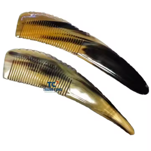 Peine de cuerno hecho a mano Natural de precio más bajo, diente único ancho con mango, peine de cuerno, grabado de logotipo hecho en Vietnam - Product Image 1