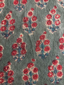 Tela de Algodón Estampada a Mano con Diseño Floral Rojo y Verde Salvia, Diseño Étnico Clásico Buti - Product Image 3