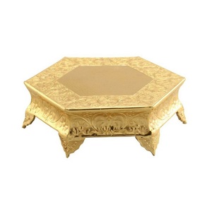 Support à gâteau plaqué or pour fêtes de Noël et de mariage, design embossé, support à gâteau en métal pour la maison - Product Image 5