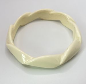 Juego de 5 Pulseras Acrílicas Tradicionales Vintage, Joyería de Resina con Diseño de Ángel Personalizado, Brazalete con Dijes de Diseño Innovador para Niña - Product Image 5
