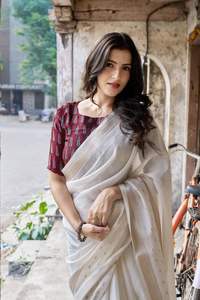 Sari de Algodón Suave para Mujer con Borde Tejido con Hilo Zari, Borde con Abertura, Borlas en el Pallu, en Existencia - Product Image 4