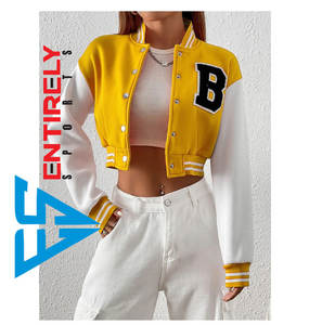 Chaqueta Varsity de Invierno para Mujer, Diseño Personalizado 2025, con Cierre, Forro Polar Sherpa, Bolsillos Bordados, 100% Poliéster, Venta al Por Mayor - Product Image 4