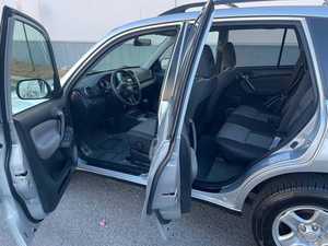 Toyota RAV4 Base 4WD 2005 / Disponible para la Venta con Bajo Kilometraje, Motor de Gasolina, Coche Usado en Perfecto Estado, Sin Accidentes ni Problemas - Product Image 2
