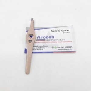 ที่คีบคิ้วพิมพ์ลายหัวใจทำจากสเตนเลสแหนบถอนขนคิ้วแบบเอียงเคลือบครีมสำหรับกำจัดขน - Product Image 3