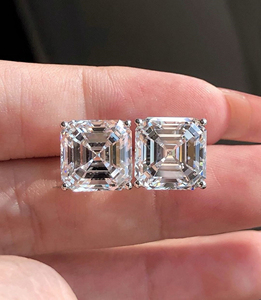 Brillante 10 MM Asscher Cut Moissanite Diamond Square Stud Pendientes en oro blanco Minimal Modern Look Push Back Pendientes para ella - Product Image 3