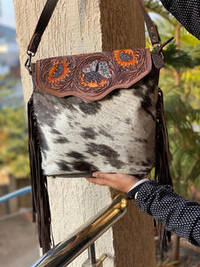 กระเป๋าหนังวัวแท้สไตล์ตะวันตกสำหรับผู้หญิงกระเป๋าสะพายไหล่หนังวัวแกะลายเครื่องมือดีไซน์ใหม่ - Product Image 3