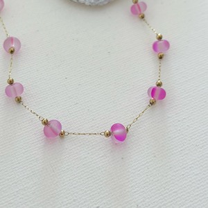 Collier ras du cou à chaîne en or minimaliste à la mode pour femmes collier de perles de verre givré rose mignon en acier inoxydable en laiton pour les cadeaux de fêtes - Product Image 3