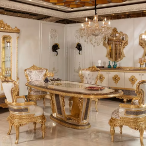 Juego de Comedor Leonar de Estilo Italiano Clásico con Madera Maciza, Tallado a Mano y Acabado en Dorado - Product Image 1