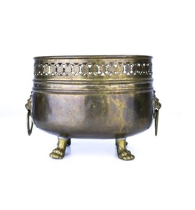 Pot de fleurs en laiton au design de luxe Pot de fleurs en métal gaufré antique Pot de fleurs décoratif et jardinières à bas prix. - Product Image 2