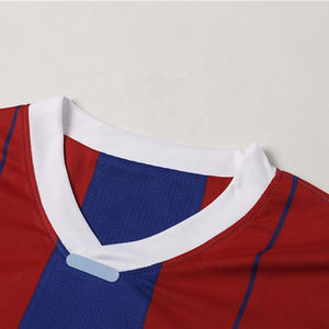 Conjuntos de ropa de fútbol de colores personalizados de alta calidad para adultos Uniformes OEM fabricados en fábrica - Product Image 2