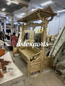 Balançoire en bois sculptée haut de gamme traditionnelle/balançoire en bois ravissante Jhula pour les étapes de mariage balançoires de mariage pour la mariée et le marié - Product Image 4