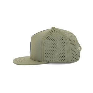 Gorra de Golf Ligera y Transpirable con Orificios Cortados con Láser, Logotipo de Goma Personalizado, Visera Plana, Impermeable, con Cierre a Presión para Comodidad Durante Todo el Día - Product Image 2