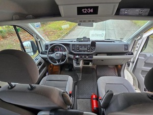 Volkswagen Crafter 103 Van 2021 Usada, 21 Asientos, Faros LED, Aire Acondicionado Automático, Neumáticos R16, Volante a la Izquierda, Gasolina - Product Image 4