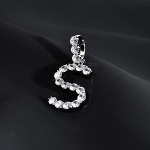 Collar con Nombre Personalizado de Plata de Ley con Moissanita de Corte Brillante, Letras con Aspecto de Diamante Helado de Primera Calidad, Estilo Hip Hop Moderno y Personalizado - Product Image 1