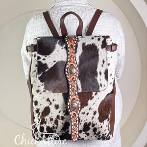 Mochila de cuero de vaca mecanizada a mano a la moda, bolso de estilo occidental con correa mecanizada y Conchos, mochila de piel auténtica única para ocultar el cabello - Product Image 1