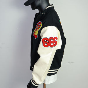 Venta al por mayor de chaqueta personalizada de lana gruesa con cremallera de Sherpa cuello alto con bloque de color y diseño bordado - Product Image 4