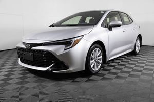 Toyota Corolla Hatchback Hybride AWD Tech Premium, boîte automatique, sièges en cuir, jantes R16 claires/foncées, économique en carburant, à vendre - Product Image 6