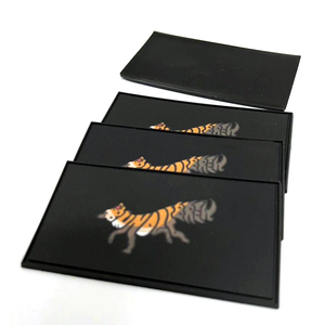 แผ่นป้ายซิลิโคนแบบนิ่มป้ายโลโก้ยาง3D สำหรับเสื้อผ้าพร้อมแผ่นปักงาน OEM - Product Image 6