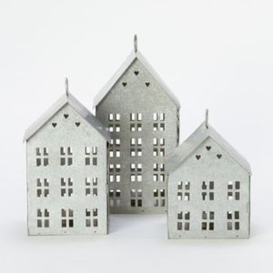 Lanterne de maison en métal gris galvanisé extra large, porte-bougie avec fenêtres à plusieurs étages, base en arche, style ferme - Product Image 2