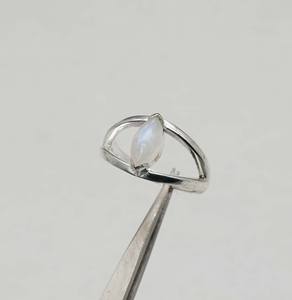 925สีเงินสเตอร์ลิงเดือนจูเนหินมูนสโตนสีรุ้งพร้อมฐานขอบวงแหวนรอบดวงตาทรงมาร์คีสโตนสีรุ้ง - Product Image 4