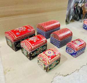 Boîte cadeau colorée faite à la main avec taille personnalisée et boîte de rangement en bois au design moderne pour la décoration intérieure par Indian Manufacturer - Product Image 1