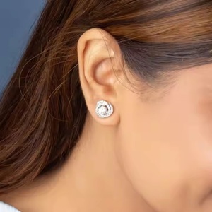 ต่างหูเพชรโมอิสสีทองสีเหลืองใหม่18K กระดุมแฟชั่นสำหรับงานแต่งงานสไตล์ทางศาสนา - Product Image 2