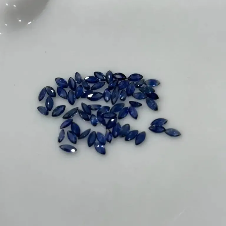 Pierre calibrée coupe marquise saphir bleu naturel d'excellente qualité pierres précieuses coupe marquise saphir bleu en vrac