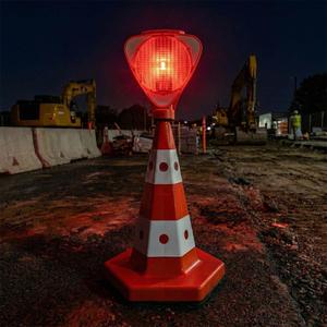 Piquets solaires routiers en aluminium, réflecteurs blancs clignotants, yeux de chat, ensemble de cônes de signalisation - Étanchéité IP68 - Product Image 2