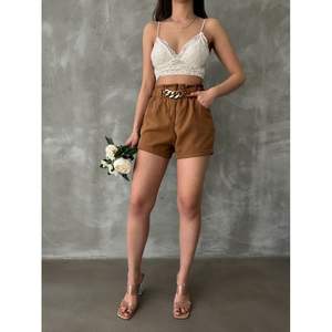 Shorts pour femmes Topshow en cuir marron foncé avec poches à anneaux – Accessoire de mode en gros - Product Image 3