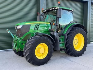 Tracteur John Deere 6215R d'occasion de qualité, puissant et fiable, 215 CV, 4 roues motrices, de la série 6R, à vendre. Meilleurs tracteurs agricoles en vente. - Product Image 5