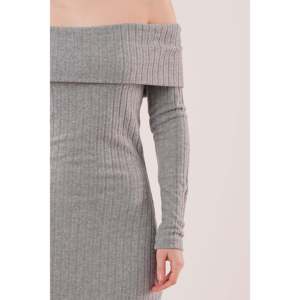 Vestido Midi de Punto Acanalado con Cuello Madonna para Mujer, Color Gris - Cómodo y Elegante Vestido de Manga Larga para Otoño - Product Image 2