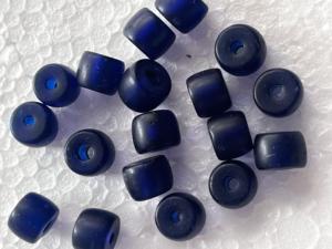 Cuenta de vidrio con acabado antiguo tribal hecho a medida para joyería nativa para damas y para fines de reventa. - Product Image 3