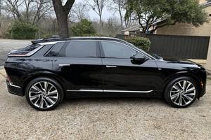 2023 LIRIQ AWD Double Lithium R18 Vagoneta de Cuero con Techo Panorámico, Portaequipajes de Aleación de Aluminio, 6 Asientos - Product Image 6