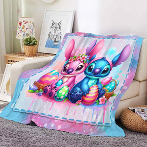 <span class=keywords><strong>Coperte</strong></span> e plaid morbidi e indossabili con motivo floreale anime, decorati con personaggi dei cartoni animati personalizzati (Stitch e Angel) e uova di Pasqua colorate. - Product Image 2
