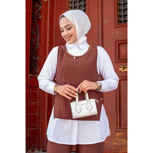Ensemble Hijab 3 pièces marron avec boutons sur les côtés - Product Image 4