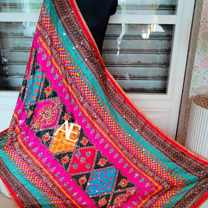 Nouveau Fantaisie À La Main Broderie Miroir Travail Pakistanais Soie Dupattas Bohème Broderie À La Main Coloré Dupattas Pour Les Femmes Vêtements - Product Image 1