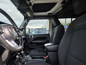 NEATLY USADO 2018 Jeep Wrangler Unlimited Sahara 4WD Volante a la izquierda - Product Image 2