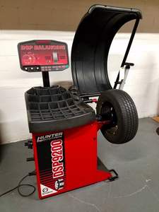 Máquina combinada automática para equilibrado y cambio de neumáticos Hunter, en venta, diámetro de rueda de 1000 mm, con certificación CE e ISO. - Product Image 2