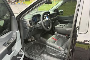 สภาพดีเยี่ยม รถฟอร์ด F150 ปี 2025 มือสอง - Product Image 2