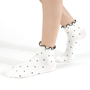 Calcetines de Algodón para Mujer Kikiya, Diseño de Lunares, Transpirables, Casuales, para Uso Diario, con Bonito Diseño de Volantes - Product Image 2