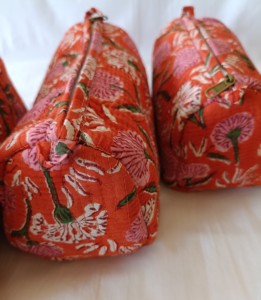 กระเป๋าใส่เครื่องสำอางแบบมีซิป ผ้าฝ้ายพิมพ์ลายดอกบัวอินเดีย ทำมือ เป็นมิตรกับสิ่งแวดล้อม ขนาดใหญ่ ทันสมัย เหมาะสำหรับการเดินทาง สำหรับผู้หญิง - Product Image 5