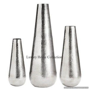 3 vases et pots à fleurs en métal de taille différente couleur argent grande forme martelée design travail jardin et balcon accessoires fourniture - Product Image 1