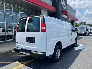 Blanc utilisé 2018 Chevrolet Express Cargo 2500 RWD avec roues en acier Sièges en tissu Système de navigation Démarrage à distance - Product Image 6