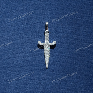 Pendentif poignard en moissanite, charme couteau glacé, argent sterling plaqué or, serti en canal, collier épée, hip hop, fête, élégant, unisexe - Product Image 1