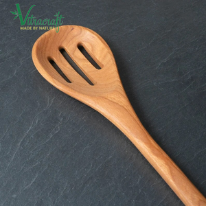 Cuillère à fente en bois vietnamien faite à la main. Cuillère en bois de qualité supérieure, cuillères de cuisson faites à la main pour filtrer les pâtes et les légumes. Cadeau significatif - Product Image 5
